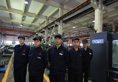車間生(sheng)産作業人(rén)員合照-航(háng)天泵閥