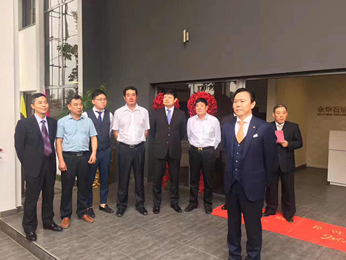 航天(tian)泵閥出席永(yong)華石油揭牌(pái)典禮 (4) 航天泵(bèng)閥出席永華(huá)石油揭牌典(diǎn)禮 (4)