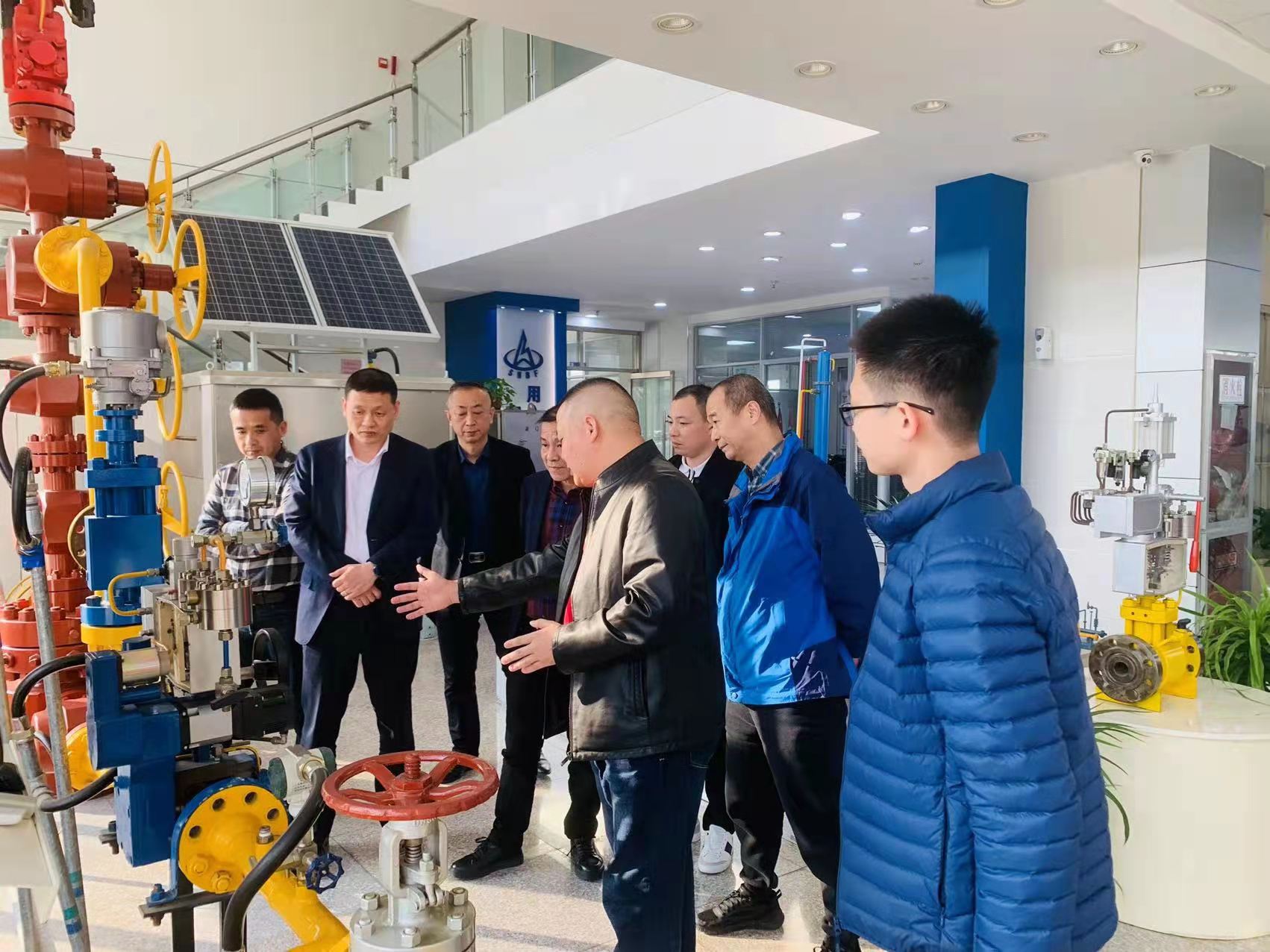 國家閥門(men)質量監督檢驗(yàn)中心(浙江)院長(zhang)莅臨我司視察(chá)并指導工作 國(guo)家閥門質量監(jiān)督檢驗中心(浙(zhe)江)院長莅臨我(wo)司視察并指導(dǎo)工作